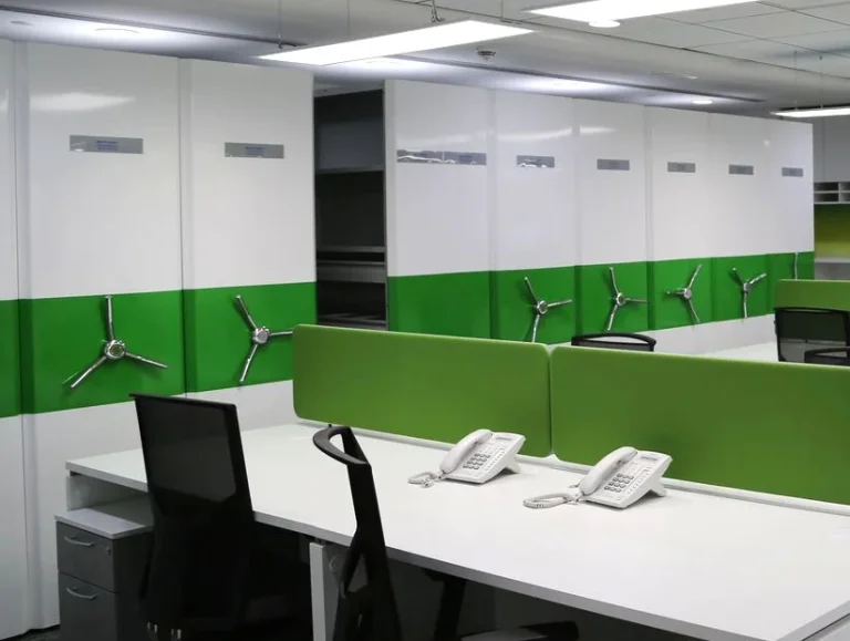 Archivo móvil en oficina